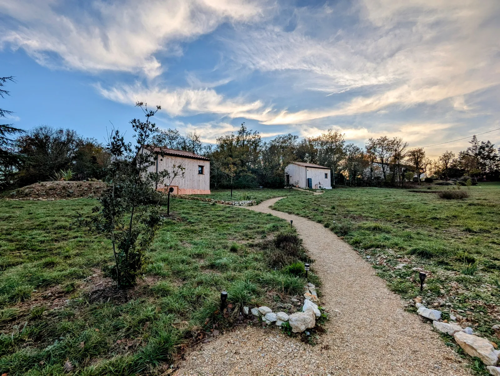 Aux Trois Chênes - Lodge en bois avec spa privatif (Mercuès, Lot)